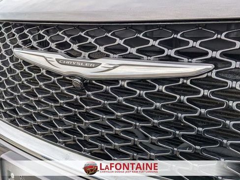 Certified 2023 Chrysler Pacifica Limited image 9