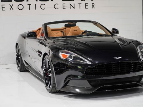 Used 2017 Aston Martin Vanquish Volante RWD image 31