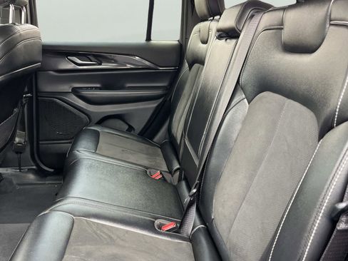 Used 2023 Jeep Grand Cherokee Altitude image 20