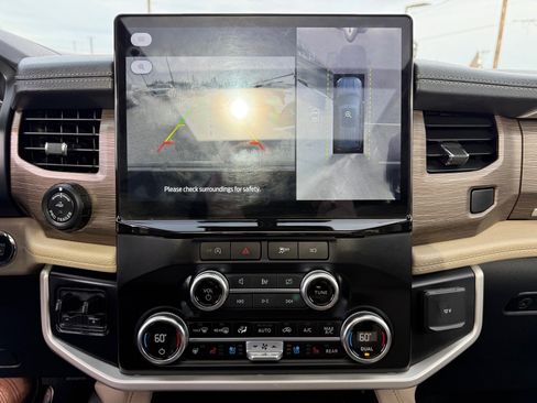 Used 2023 Ford Expedition Limited image 32