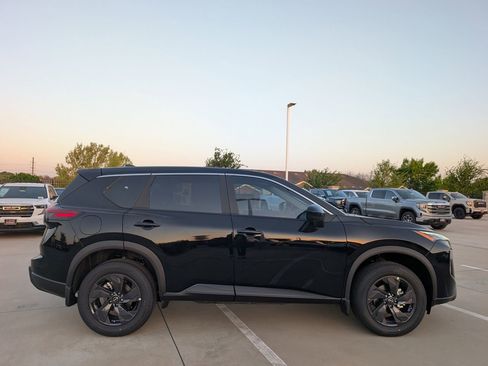 New 2026 Nissan Rogue SV FWD image 3