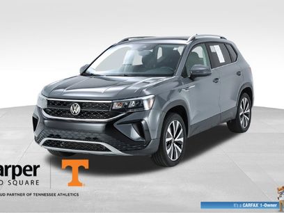 Used 2023 Volkswagen Taos SE w/ Panoramic Sunroof Package