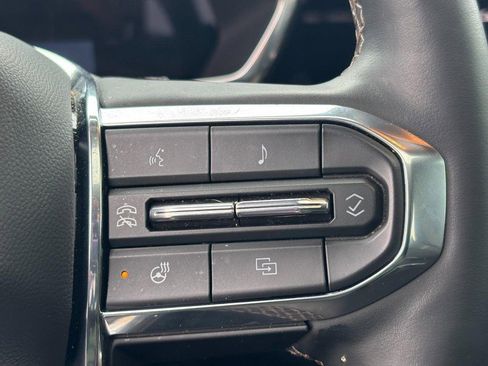 Used 2024 GMC Canyon Denali image 20