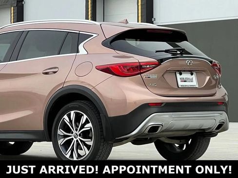 Used 2017 INFINITI QX30 Premium w/ Navigation Package image 3