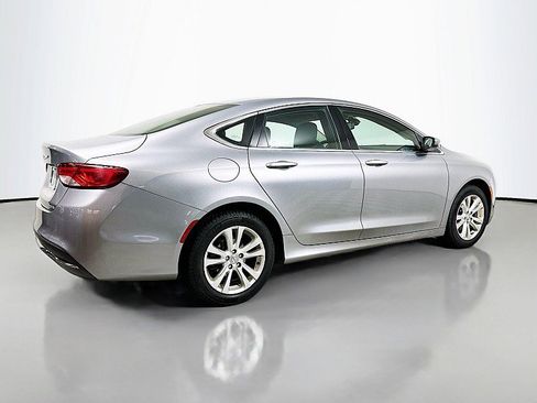 Used 2016 Chrysler 200 Limited image 7