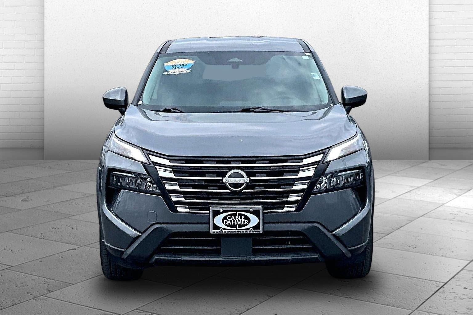 Used 2025 Nissan Rogue SV AWD/4WD image 2