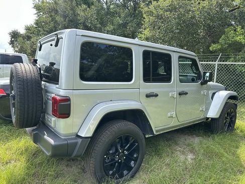 Used 2024 Jeep Wrangler Unlimited Sahara AWD/4WD image 7
