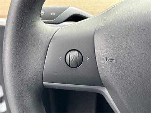 Used 2020 Tesla Model Y Long Range image 25