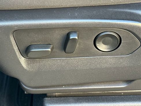 Used 2023 Chevrolet Silverado 1500 Custom image 38