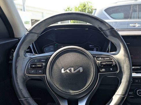 Used 2022 Kia Niro Touring Special Edition FWD image 21