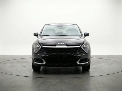 Used 2025 Kia Sportage LX FWD image 2