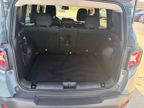 Used 2017 Jeep Renegade Altitude AWD/4WD image 27