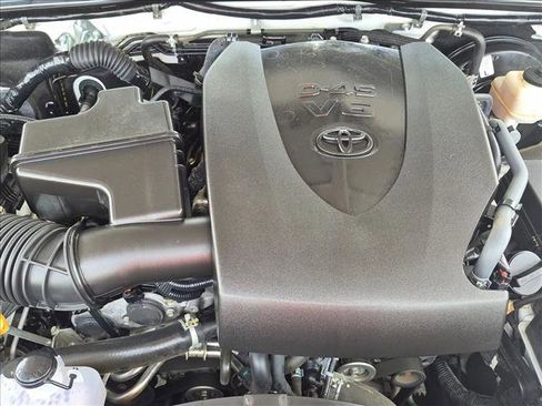 Used 2018 Toyota Tacoma SR5 RWD image 20