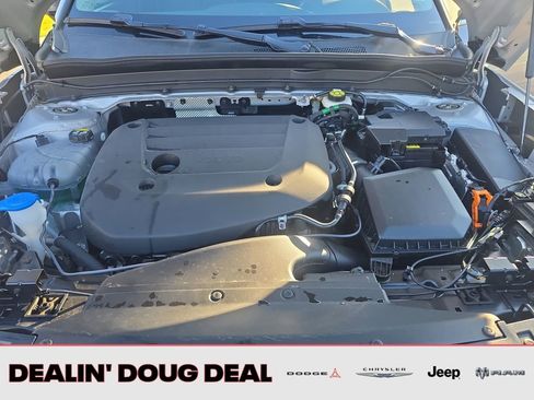 Used 2025 Volvo XC40 B5 Core image 22