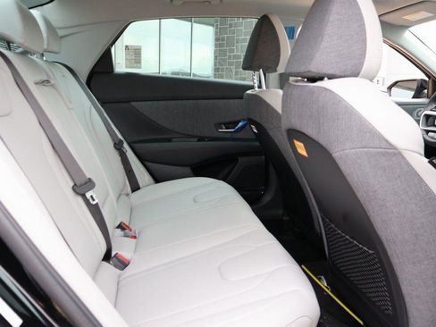 New 2026 Hyundai Elantra Limited image 17