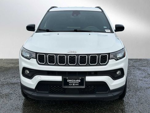 Used 2024 Jeep Compass Latitude AWD/4WD image 8