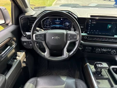 Used 2022 Chevrolet Silverado 1500 LT Trail Boss w/ Convenience Package II AWD/4WD image 18