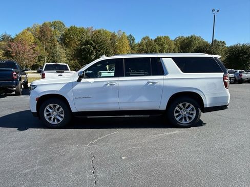 Used 2023 Chevrolet Suburban Premier image 7