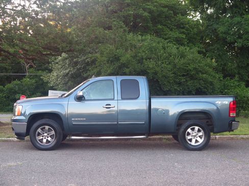 Used 2009 GMC Sierra 1500 SLE w/ Power Pack Plus AWD/4WD image 2