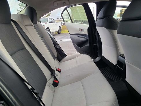 Used 2020 Toyota Corolla LE image 19