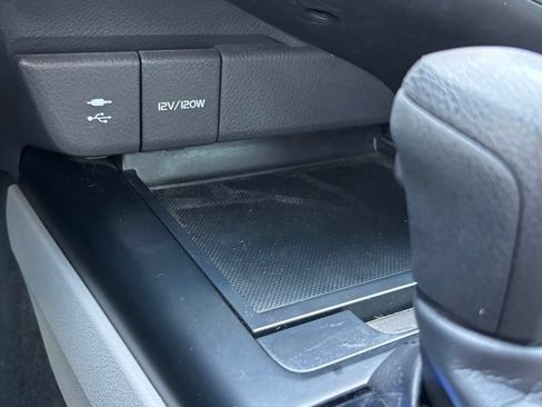 Used 2018 Toyota Camry LE FWD image 11