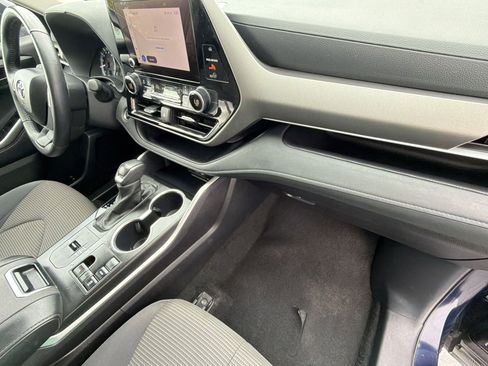 Used 2025 Toyota Highlander LE image 34