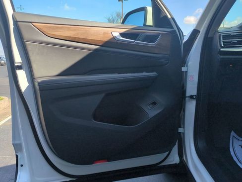 Used 2025 Volkswagen Atlas SE image 11