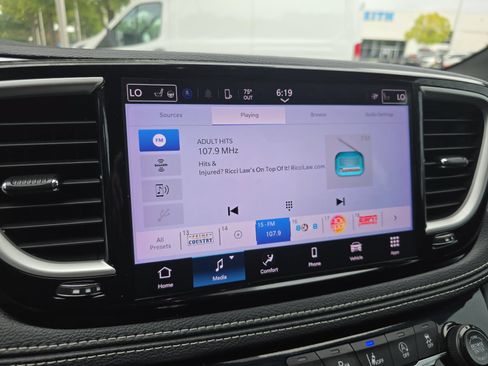 Used 2024 Chrysler Pacifica Touring-L w/ S Appearance Package FWD image 22