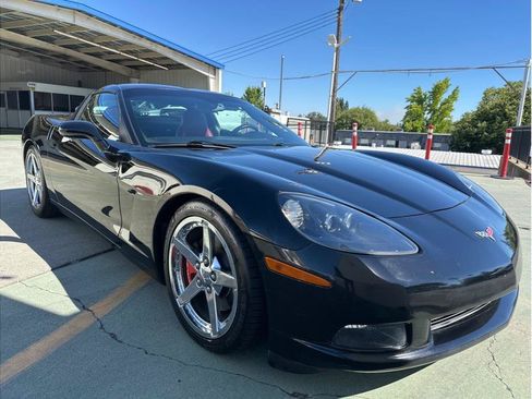 Used 2005 Chevrolet Corvette Coupe w/ Preferred Equipment Group RWD image 3
