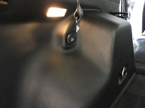 Used 2019 Jeep Cherokee Limited image 46