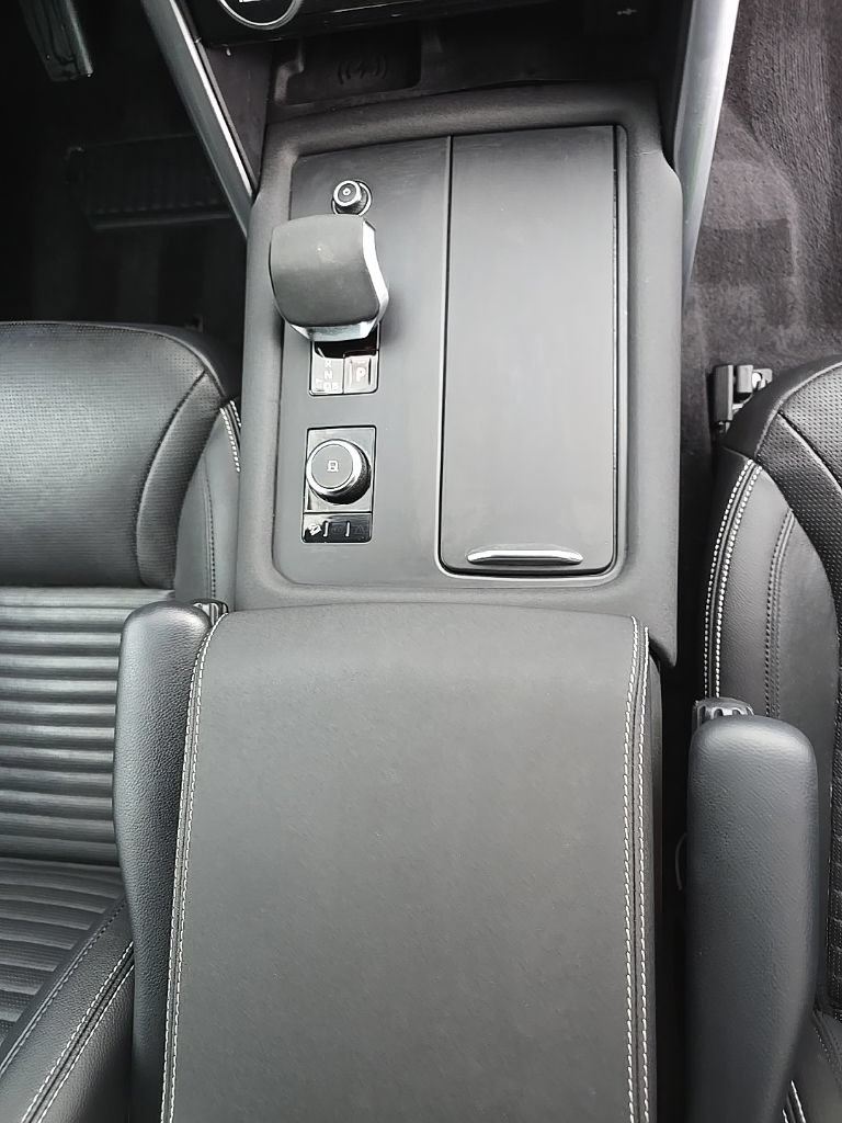Used 2023 Land Rover Discovery S R-Dynamic AWD/4WD image 9