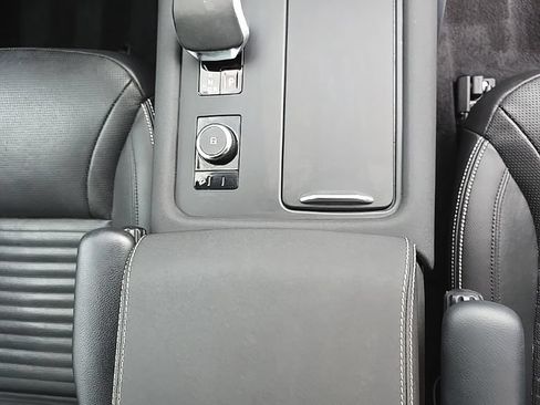 Used 2023 Land Rover Discovery S R-Dynamic AWD/4WD image 9
