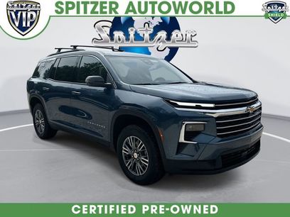 Used 2025 Chevrolet Traverse LT