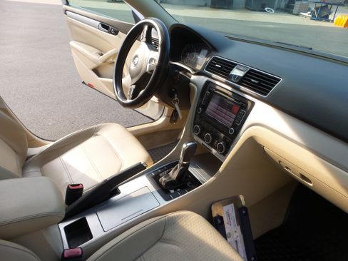 Used 2012 Volkswagen Passat 2.5 SE FWD image 49
