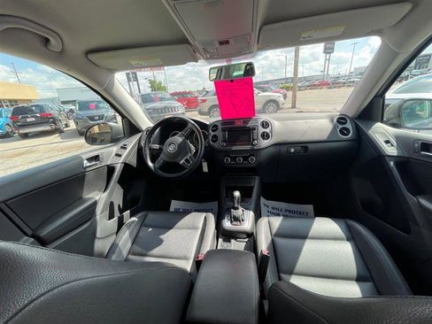 Used 2011 Volkswagen Tiguan S image 22