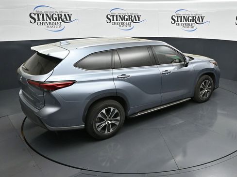 Used 2021 Toyota Highlander XLE FWD image 24