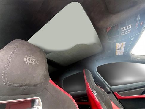 Used 2024 Jaguar F-PACE SVR image 17