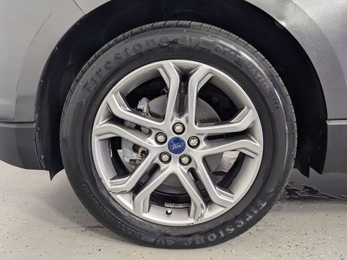 Used 2018 Ford Edge Titanium FWD image 9