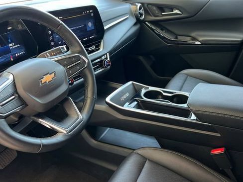 Used 2025 Chevrolet Equinox LT w/ Convenience Package II FWD image 10
