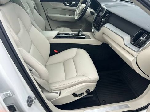 Used 2023 Volvo XC60 B5 Plus AWD/4WD image 21