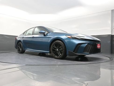 Used 2025 Toyota Camry SE FWD image 30