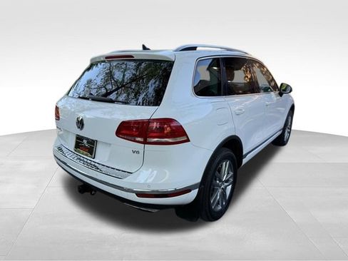 Used 2015 Volkswagen Touareg Sport AWD/4WD image 5