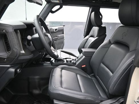 New 2026 Ford Bronco Badlands image 9