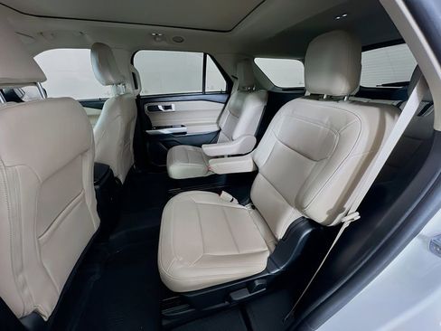 Certified 2023 Ford Explorer XLT w/ Equipment Group 202A AWD/4WD image 27