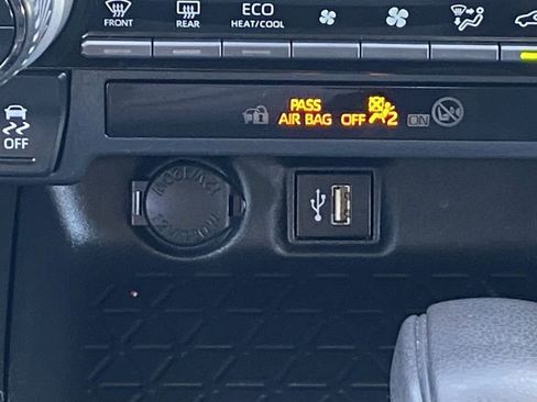 Certified 2023 Toyota RAV4 XLE AWD/4WD image 32