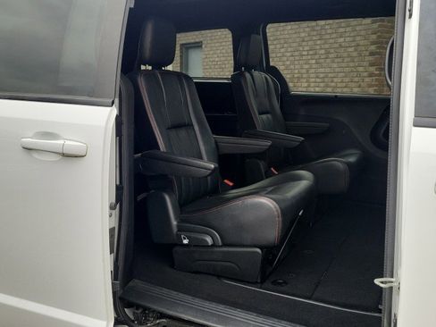 Used 2019 Dodge Grand Caravan GT image 22