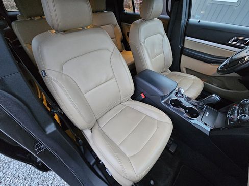Used 2017 Ford Explorer XLT w/ Equipment Group 202A image 30