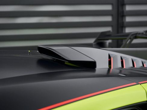 Used 2022 Lamborghini Huracan STO image 11