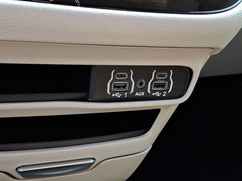 Certified 2023 Chrysler Pacifica Touring-L FWD image 26