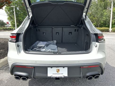 Certified 2025 Porsche Macan image 28